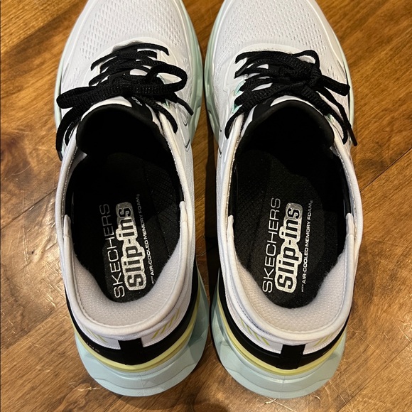 Skechers White and Black Sneakers with Mint Accents - Picture 4 of 6